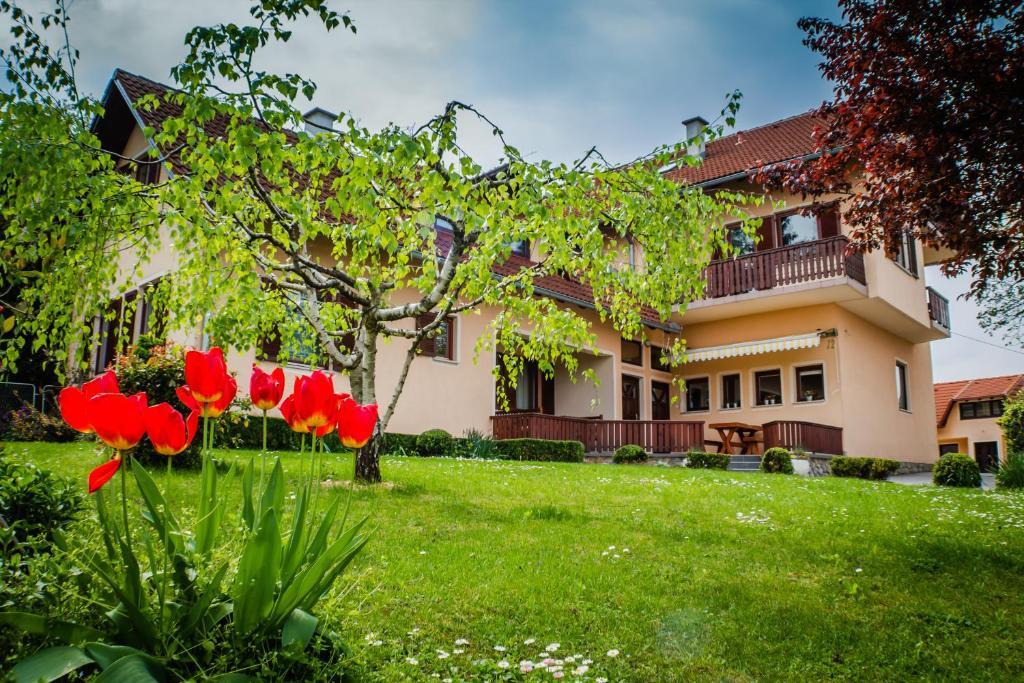 Apartments And Rooms Stefanac Slunj Exterior photo